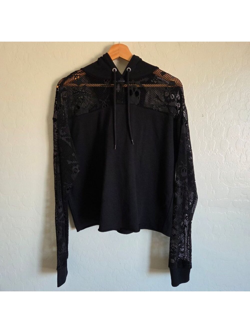Hot Topic Crossbone Skull Mesh Crop Hoodie Sweater Black Large Goth Punk Y2K NEW